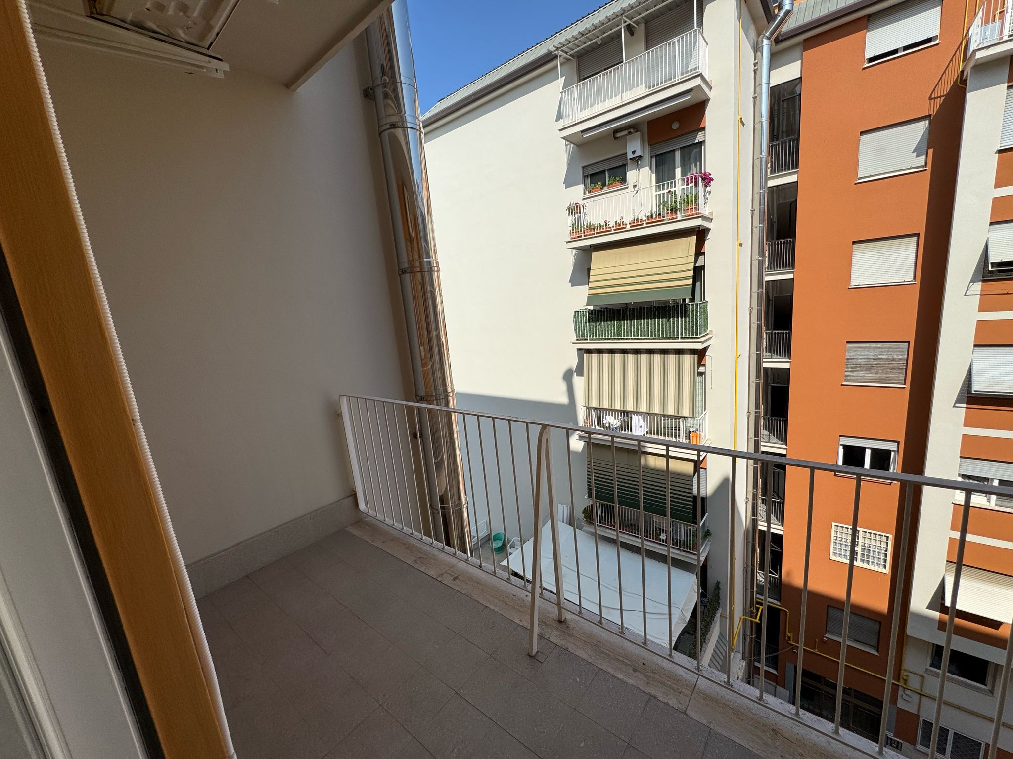 Residenziale, In Vendita, Italia, Residenziale In Vendita In Italia, Roma , via tuscolana, metro giulio agricola , monolocale , bilocale