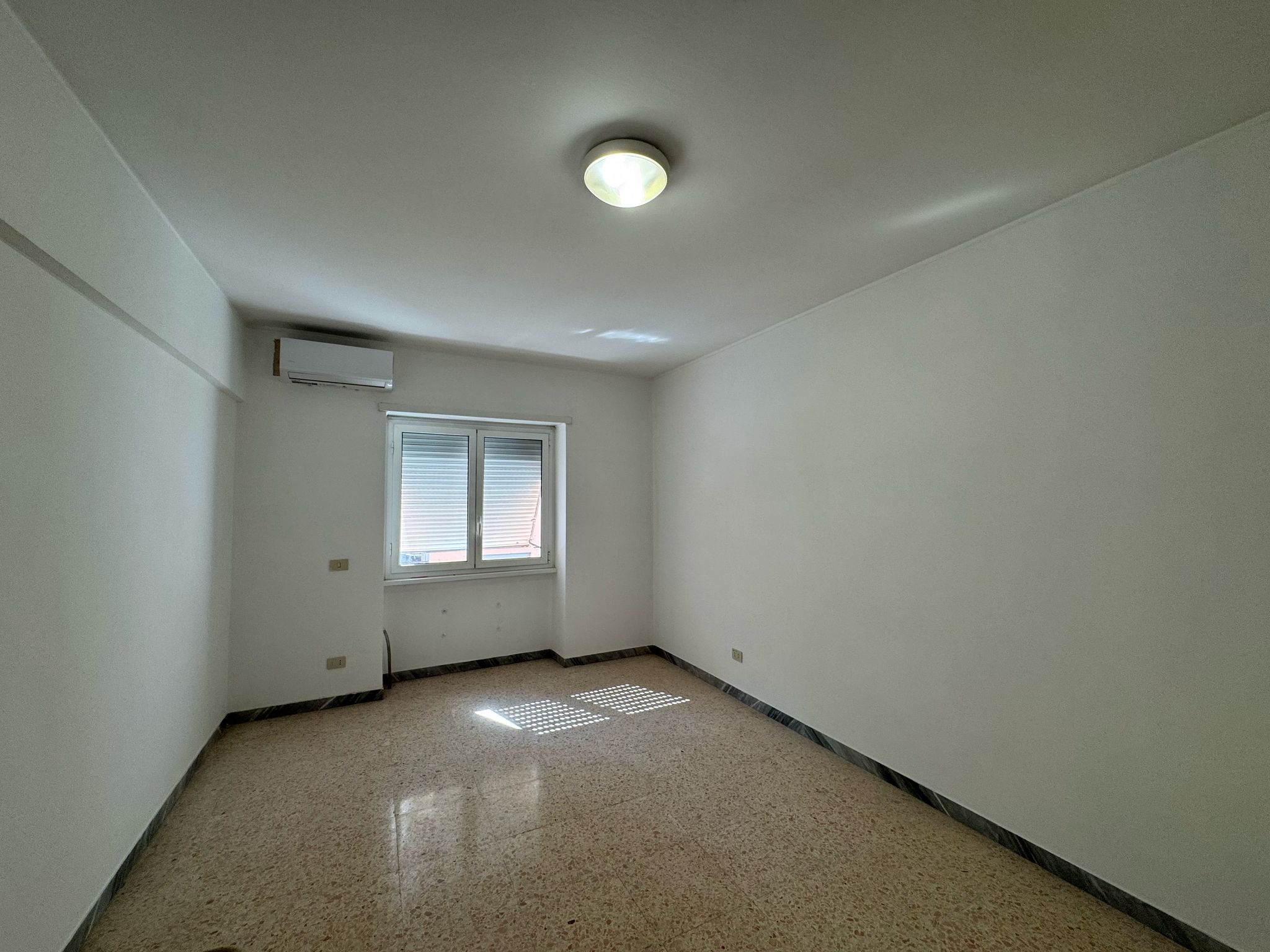 Residenziale, In Vendita, Italia, Residenziale In Vendita In Italia, Roma , via tuscolana, metro giulio agricola , monolocale , bilocale