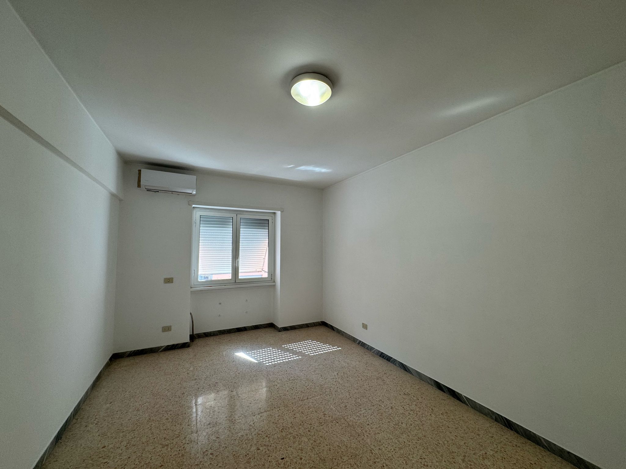 Residenziale, In Vendita, Italia, Residenziale In Vendita In Italia, Roma , via tuscolana, metro giulio agricola , monolocale , bilocale