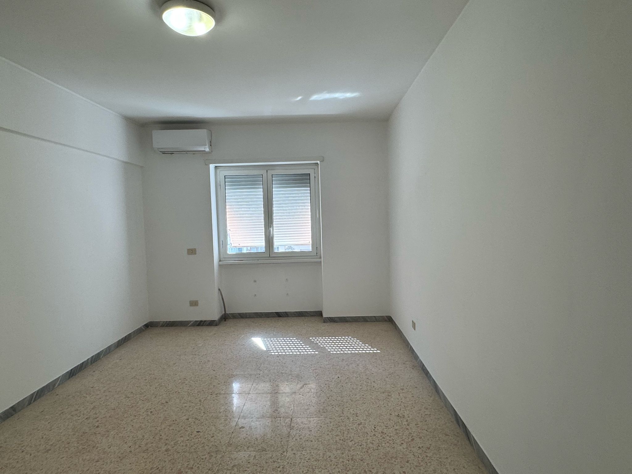 Residenziale, In Vendita, Italia, Residenziale In Vendita In Italia, Roma , via tuscolana, metro giulio agricola , monolocale , bilocale