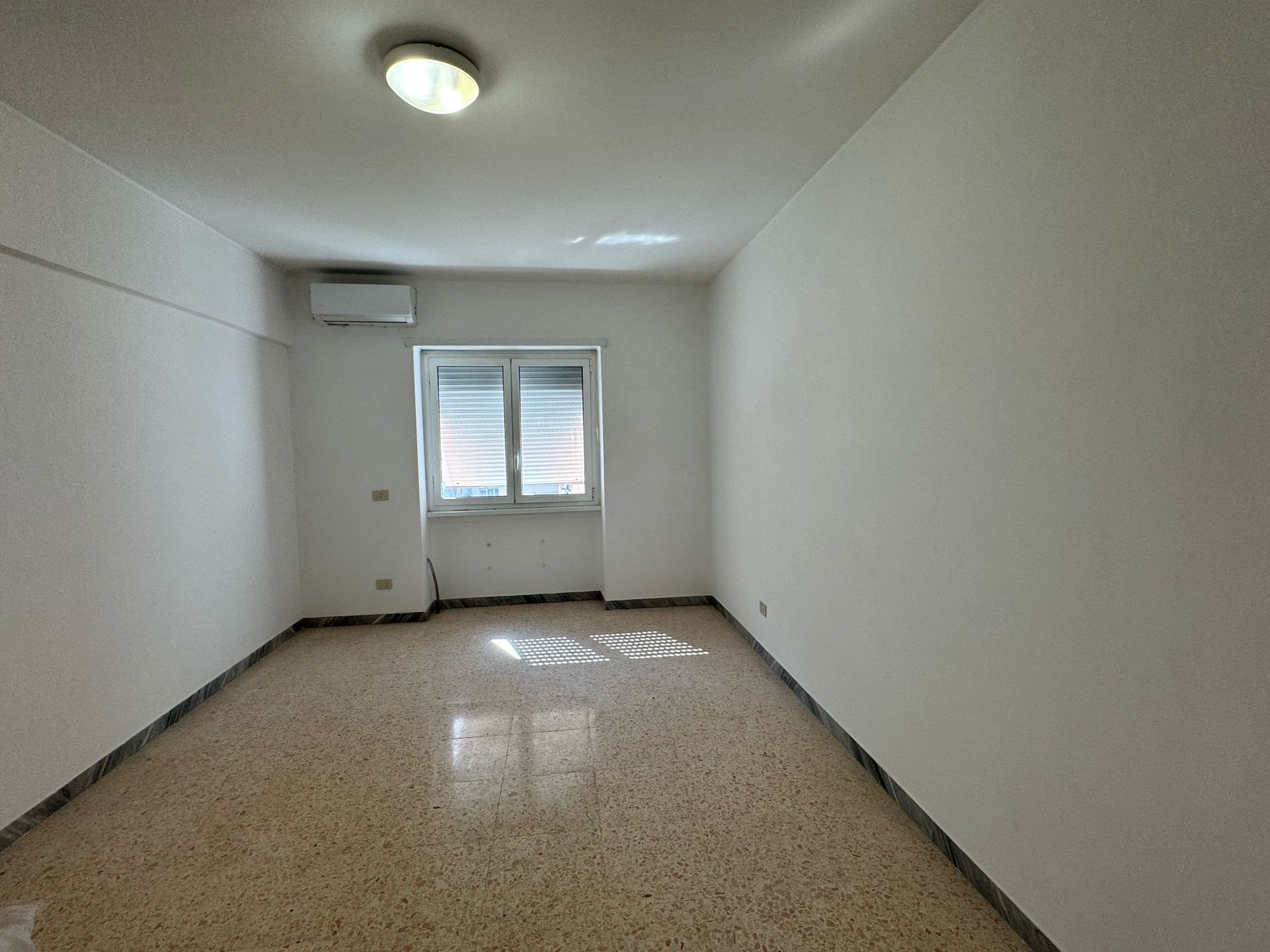Residenziale, In Vendita, Italia, Residenziale In Vendita In Italia, Roma , via tuscolana, metro giulio agricola , monolocale , bilocale
