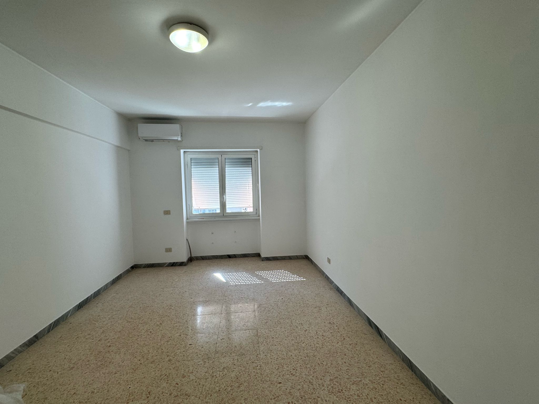 Residenziale, In Vendita, Italia, Residenziale In Vendita In Italia, Roma , via tuscolana, metro giulio agricola , monolocale , bilocale