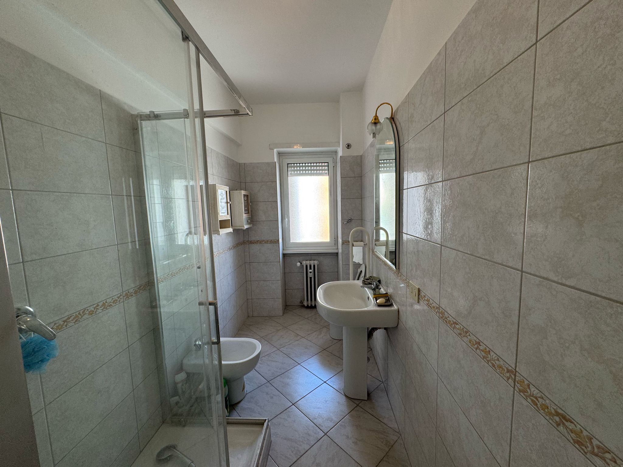 Residenziale, In Vendita, Italia, Residenziale In Vendita In Italia, Roma , via tuscolana, metro giulio agricola , monolocale , bilocale