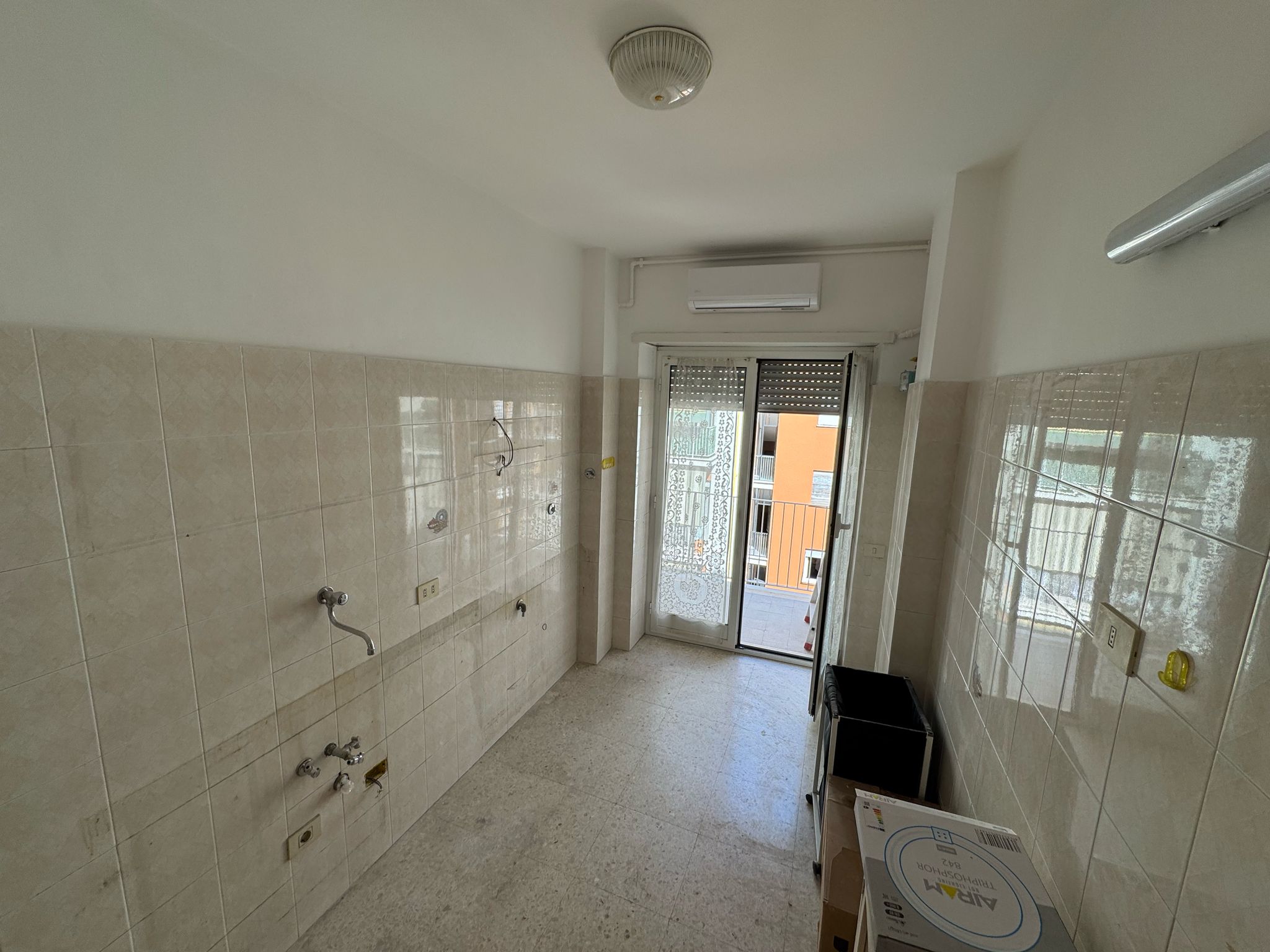 Residenziale, In Vendita, Italia, Residenziale In Vendita In Italia, Roma , via tuscolana, metro giulio agricola , monolocale , bilocale