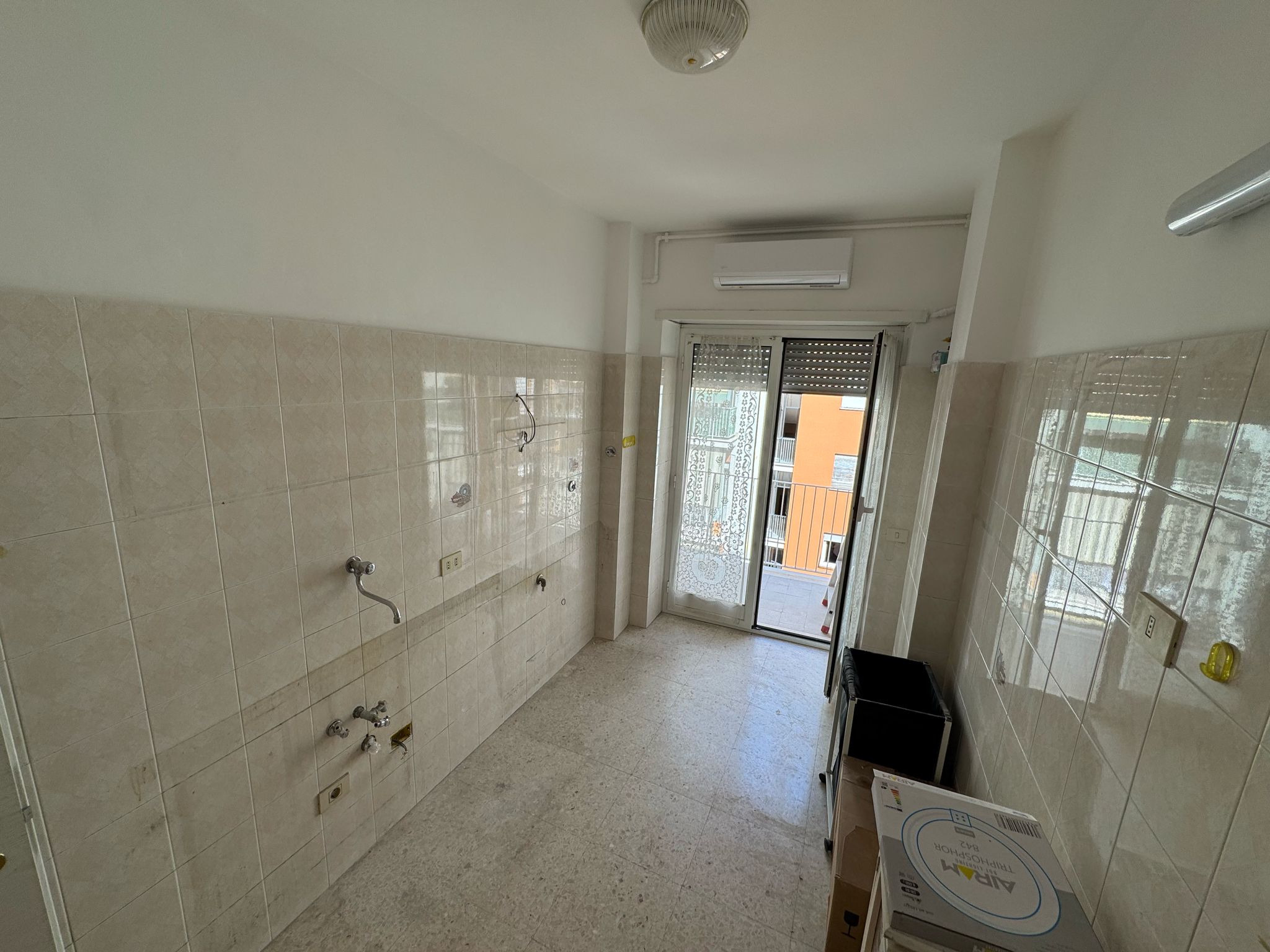 Residenziale, In Vendita, Italia, Residenziale In Vendita In Italia, Roma , via tuscolana, metro giulio agricola , monolocale , bilocale