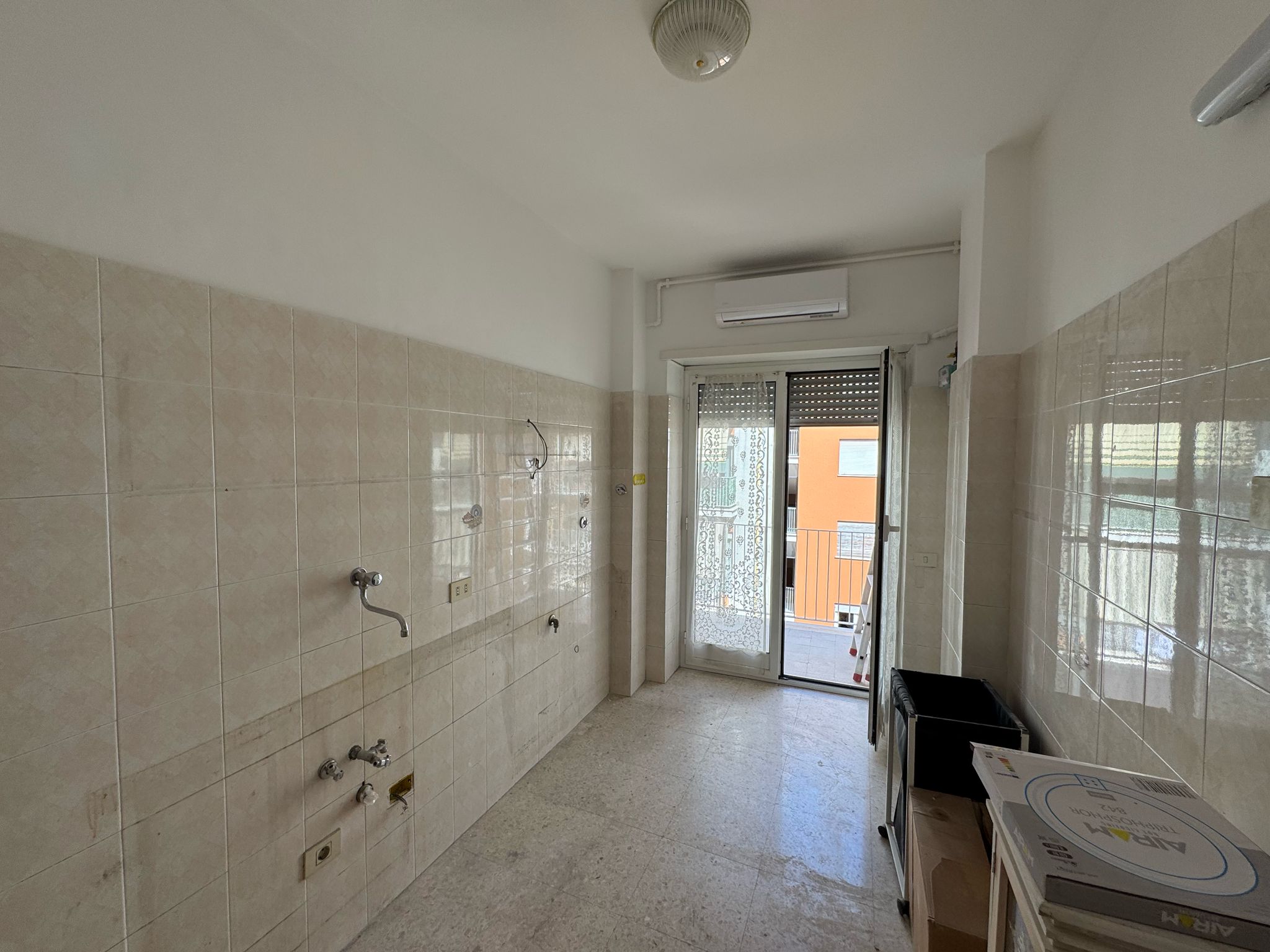 Residenziale, In Vendita, Italia, Residenziale In Vendita In Italia, Roma , via tuscolana, metro giulio agricola , monolocale , bilocale