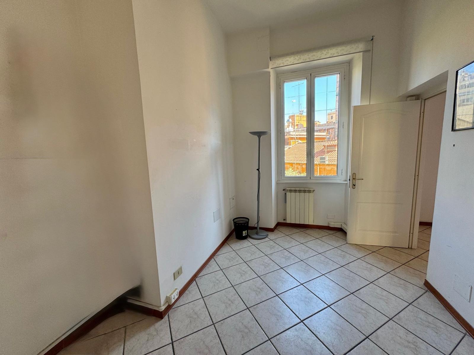 Residenziale, In Vendita, ID Elenco 1461, Italia, Residenziale In Vendita In Italia, ID Elenco 1461, metro Re di Roma , centrale , ristrutturato Roma