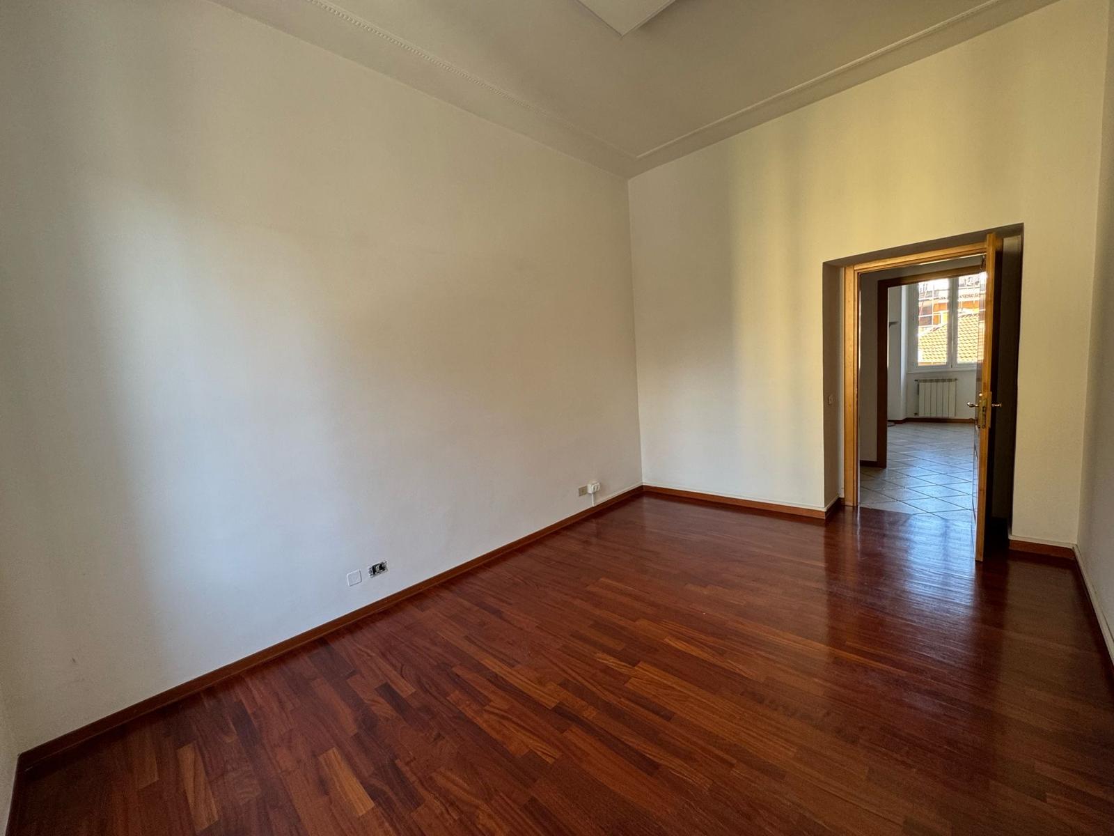 Residenziale, In Vendita, ID Elenco 1461, Italia, Residenziale In Vendita In Italia, ID Elenco 1461, metro Re di Roma , centrale , ristrutturato Roma