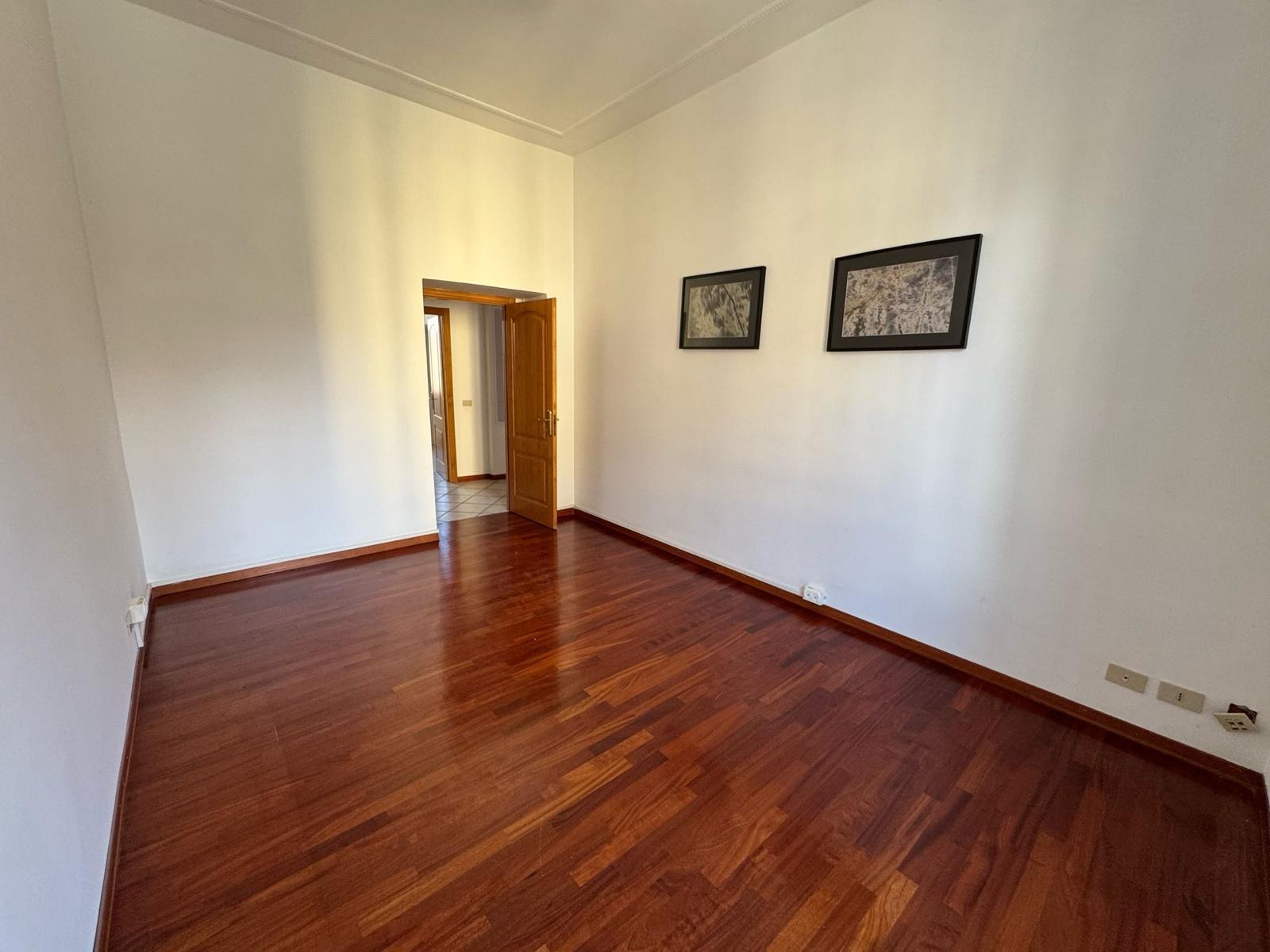 Residenziale, In Vendita, ID Elenco 1461, Italia, Residenziale In Vendita In Italia, ID Elenco 1461, metro Re di Roma , centrale , ristrutturato Roma